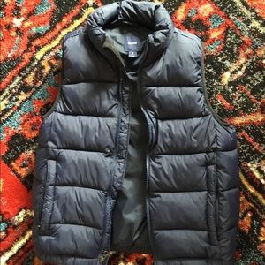 GAP Kids puffer vest size M(8)